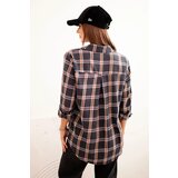 Kesi Włoski Women's cotton checkered shirt with a longer back graphite | shoptok.hr