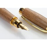 Kooperativa Simon design, z.o.o. Nalivno pero s škatlico z možnostjo gravure po izbiri | Shoptok.si
