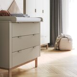 Pinio Bež nizka otroška komoda 100x52 cm Miloo – | Shoptok.si