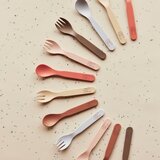 OYOY Mini Narančasti plastičan dječji pribor za jelo 2 kom Pullo – | shoptok.hr