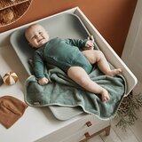 Leander® previjalna podloga matty™ sage green | Shoptok.si