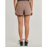SPORT ESSENTIALS 2-IN-1 SHORT Smeđa