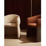 Kave Home Oblazinjen jedilni stol z nasloni za roke v barvi terakote Bosca – | Shoptok.si