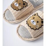 Gemre Beige slippers adorned with a Lewisville patch | shoptok.hr
