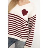 Kesi Włoski Women's striped sweater with a heart, made of mohair and featuring a V-neck, burgundy | Shoptok.si