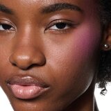 MAC Cosmetics Skinfinish Colourstruck rdečilo odtenek Your Heroine 4.5 g | Shoptok.si