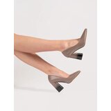  Beige pumps on a high heel | ePonuda.com