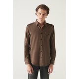 Avva Men's Brown Epaulette Detailed 100% Cotton Standard Fit Regular Cut Shirt Cene