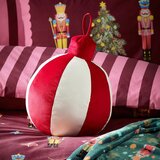 Catherine Lansfield Plišani ukrasni jastuk s božićnim motivom 25x30 cm Christmas Bauble – | shoptok.hr