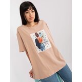 Fashion Hunters Beige T-shirt with print and round neckline Cene