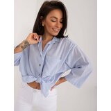 Fashion Hunters Light blue button-down oversize shirt with collar cene