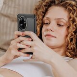 Techsuit Carbon Silicone ovitek za Honor 200 – črna | Shoptok.si