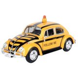 Metalni auto 1:24 volkswagen beetle airport follow me service ( 25/79590 ) cene