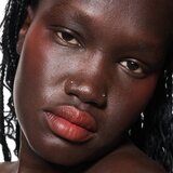 MAC Cosmetics Powder Kiss Lip + Cheek Mousse večnamensko ličilo za ustnice in lica odtenek Marrakesh-Mere 5 ml | Shoptok.si