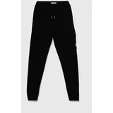 Calvin Klein Jeans Otroška bombažna trenirka BADGE CARGO RELAXED črna barva, IB0IB02199