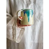 Bloomingville Modra/bež lončena skodelica 450 ml Yori – | Shoptok.si