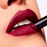 MAC Cosmetics Powder Kiss Velvet Blur Slim Stick hidratantni mat ruž za usne nijansa Wild Rebel 2 g | shoptok.hr