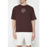 Trendyol Men's Brown Oversize/Wide-Fit 100% Cotton T-shirt with Text Embroidery Cene