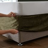 Catherine Lansfield Kaki zelena navlaka za okvir kreveta s gumom od samta 152x198 cm Kingsley – | shoptok.hr