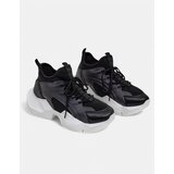 Resti Women's sporty sneakers on a thicker sole Vivers | ePonuda.com