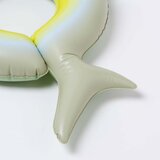 Sunnylife napihljiv otroški plavalni obroč shark tribe khaki | Shoptok.si