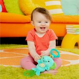 Bright Starts Tug Tunes viseća igračka kontrastnih boja s melodijom 1 kom | shoptok.hr