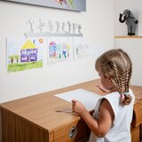 Wallxpert metalni zidni držač za dečije crteže PLY-ED-37, siluete dece u igri, 70 x 13 cm, srebrni Cene