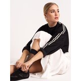 Sinsay Dukserica s dekorativnim lampasima soft touch | shoptok.hr