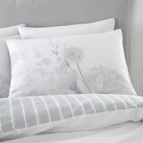 Catherine Lansfield Bela/siva podaljšana posteljnina za zakonsko posteljo 230x220 cm Meadowsweet Floral – | Shoptok.si