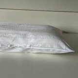 VIKTORIJA Jastučnica 50x70 cm, pamučni saten, bela s grčkim meandrom – Clas A46 Cene