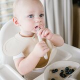 BabyOno silikonski okrugli tanjur s odjeljcima i vakuumom 6 m+, bež | shoptok.hr