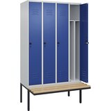 C+P Garderobna omara s klopjo Classic PLUS, 4 deli, predelna stena na sredini, svetlo sive / encijan modre barve, Š 1200 mm, varnostni vrtljivi zapah, | Shoptok.si