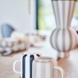 OYOY Living Design Bež ročno izdelana vaza iz kamenine (višina 28 cm) Toppu – | Shoptok.si