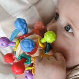 Woopie Baby mekana zvečarka 2u1, grizalo i senzorička igračka za dojenčad 0m+ | shoptok.hr