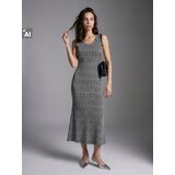 Sinsay Pripijena maxi haljina sa sjajnom završnom obradom | shoptok.hr