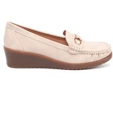 Shelvt Beige wedge loafers with a decorative chain Cene