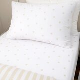 Bianca Bela/bež napenjalna bombažna otroška rjuha za zakonsko posteljo 135x190 cm Mini Star & Stripes – | Shoptok.si
