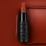 Nars Explicit Lipstick satenasta šminka odtenek DECADENCE 3.8 g | Shoptok.si