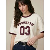 Sinsay Pamučna majica s izvezenim tekstom Brooklyn | shoptok.hr