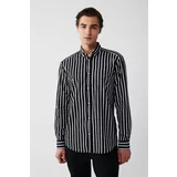 Avva Men's Black 100% Cotton Oxford Buttoned Collar Striped Standard Fit Regular Cut Shirt