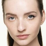 Korres Volcanic Minerals tekoče črtalo v peresu odtenek Black 1 ml | Shoptok.si