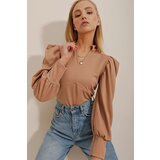 Trend Alaçatı Stili Women's Beige Full Collar Princess Sleeve Woven Crop Blouse Cene