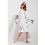 Trend Alaçatı Stili Women's White V Neck Full Embroidery Lined Woven Dress Cijene