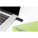  MEMORIJA USB 32GB 3.0 PINSTRIPE VERBATIM 49317 CRNA BLISTER | shoptok.hr