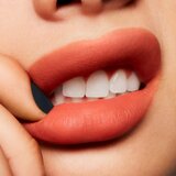 MAC Cosmetics Powder Kiss Liquid Lipcolour mat tekoča šminka odtenek Sorry not Sorry 5 ml | Shoptok.si