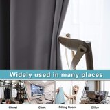 PONY DANCE pregradna zatemnitvena zavesa z obročki – 210 × 254 cm odprta embalaža | Shoptok.si