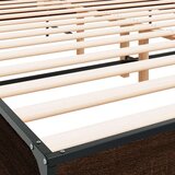  Posteljni okvir rjav hrast 200x200 cm inženirski les in kovina | Shoptok.si