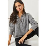 Olalook Gray 3-Button Soft Textured Knitwear Sweater Cene
