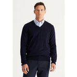 ALTINYILDIZ CLASSICS Men's Navy Blue Standard Fit Normal Cut V-Neck Knitwear Sweater. Cene