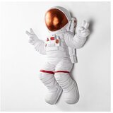 WALLXPERT Zidna dekoracija Peace Sign Astronaut-3, 35cmx47cmx10cm, Bijela | Eponuda.ba